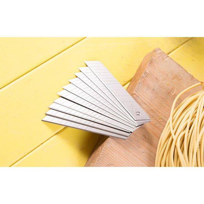 Deli Geniş Maket Bıçağı Yedeği 18 mm 10lu DL-DP