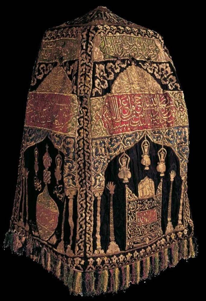 Kutsal Mekanlarda Kutsanmış Örtüler